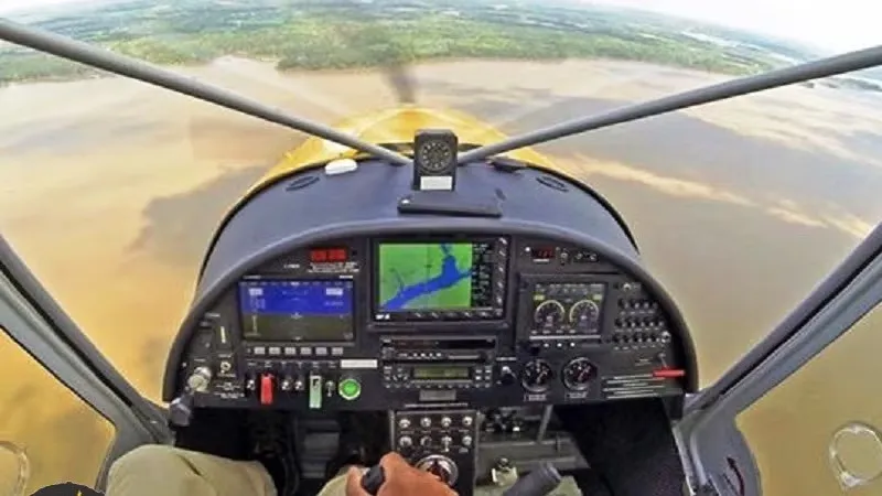 Microlight Flying - Fly High Kiss the Sky